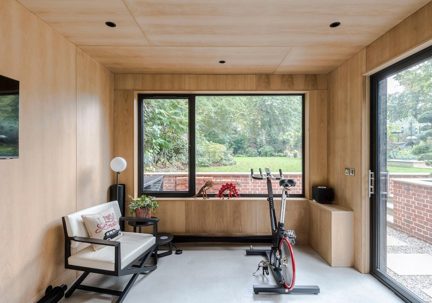 Contemporary-garden-studio-home-gym