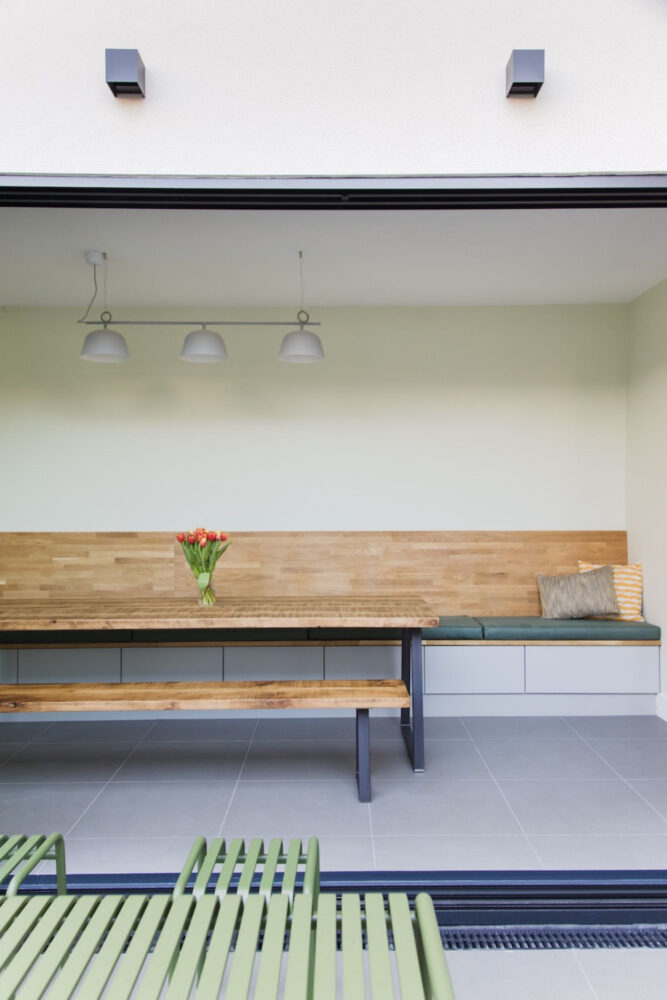 London-contemporary-dining-room-courtyard_