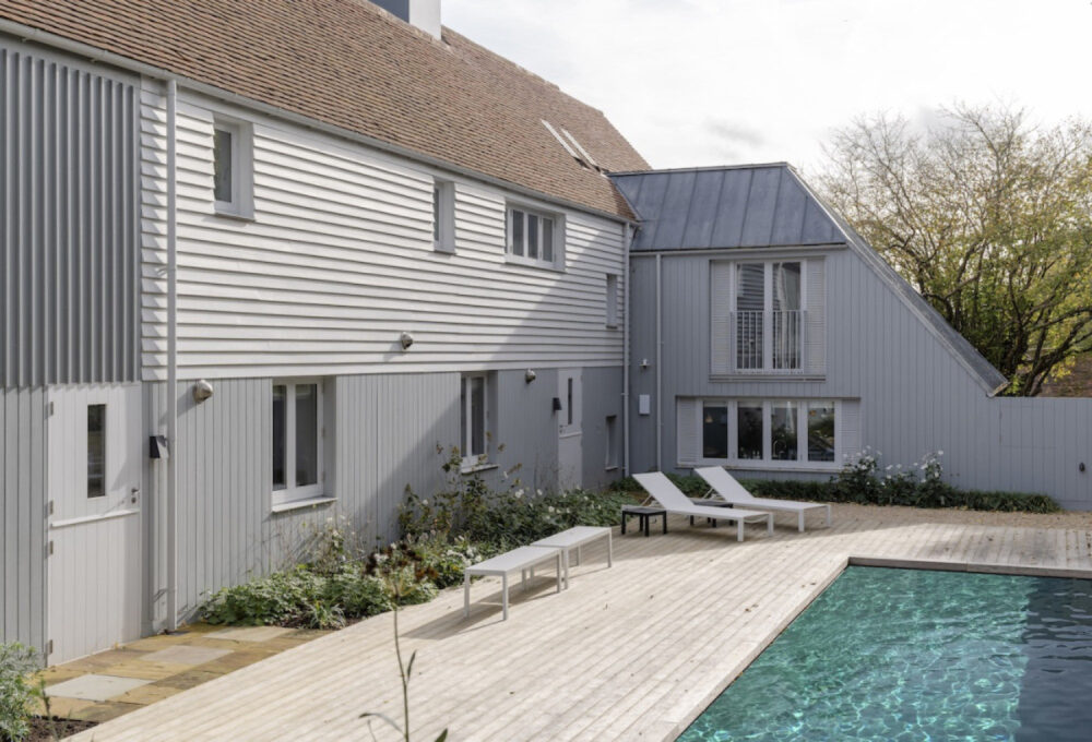 Swimming-pool-farmhouse-summer