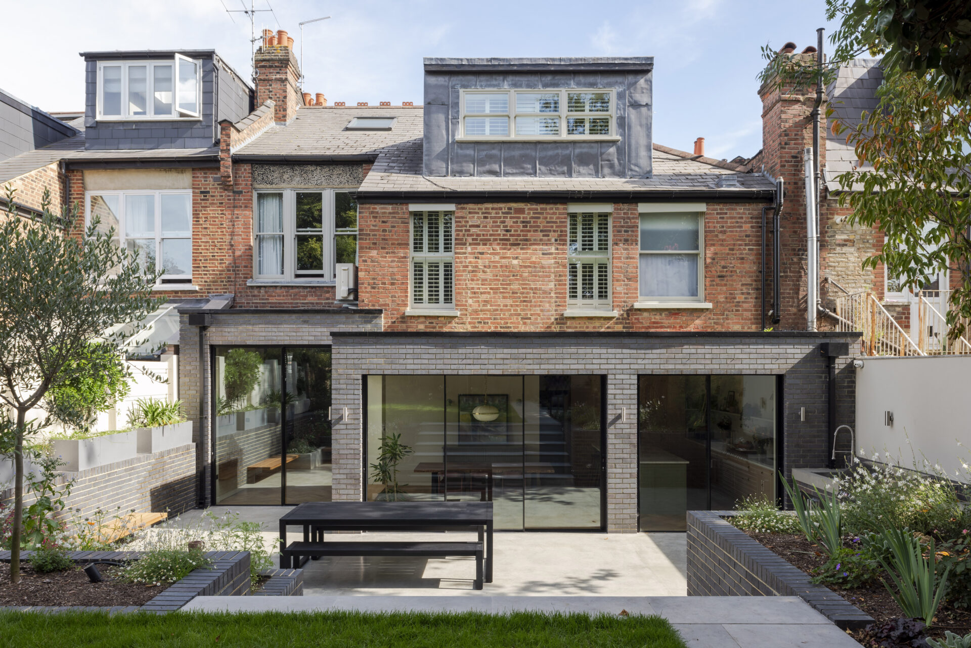 Wellfield-Ave-garden exterior